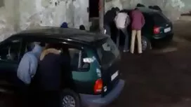 Skupina momaka lesbi ...