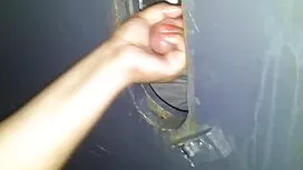 Plivač dobiva usisav ...
