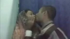 Jessica pokazuje cin ...