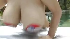 Dvije djevojke se po ...