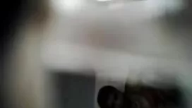 Plavuša u ružičastoj ...
