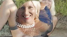 Djevojka sisa kurac  ...